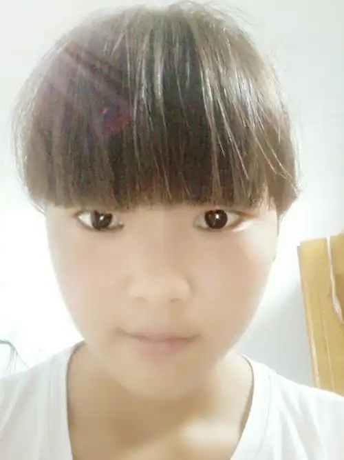 我这叫娃娃脸好不,婴儿肥好不!