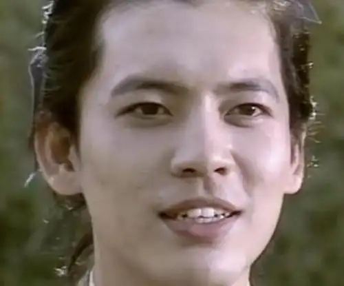 国家一级演员何政军,隐藏28年的妻子是她,难怪一直零绯闻