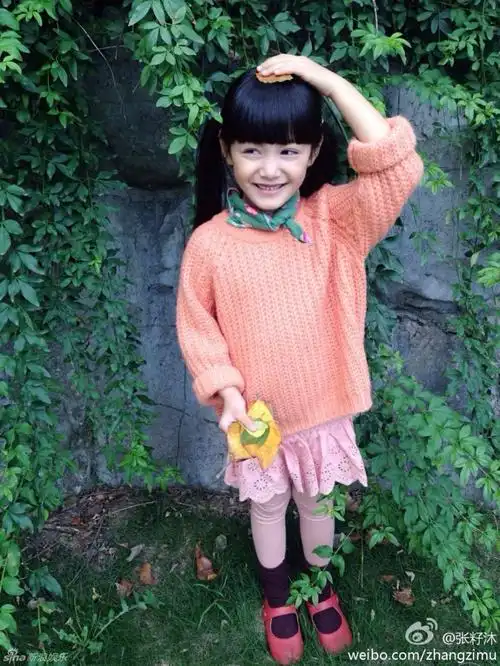 童年小龙女演员张籽沐超萌生活照 可爱似洋娃娃
