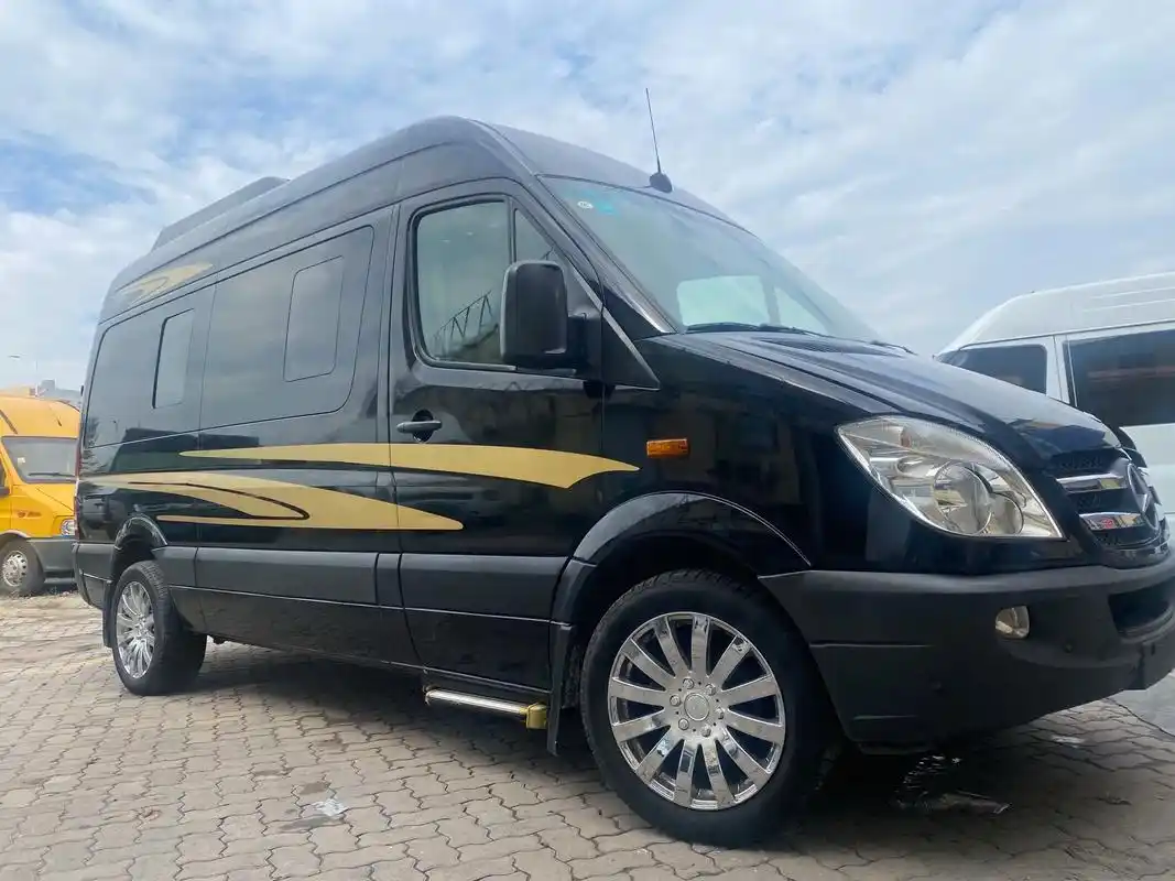 6座:13年9月奔驰凌特豪华(房车)商务.#6座:13年9月 - 抖音