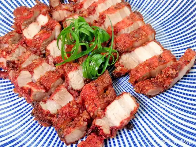 春节,这道红糟肉我家必做,外酥里嫩,咬一口满嘴香,好吃接地气