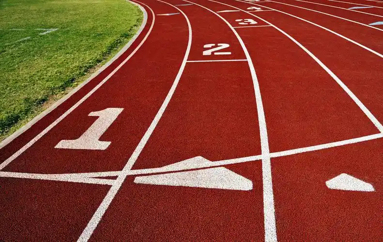 跑道破洞成这个样子简直是没谁了!