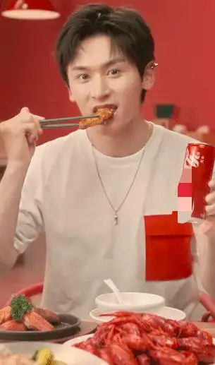 张哲瀚亲日事件后续娃哈哈率先解约央视称其行为伤害民族感情