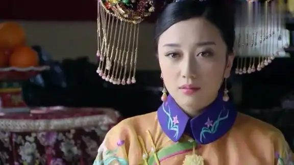 末代皇帝溥仪和婉容去找文绣推开门文秀神色慌张做了坏事