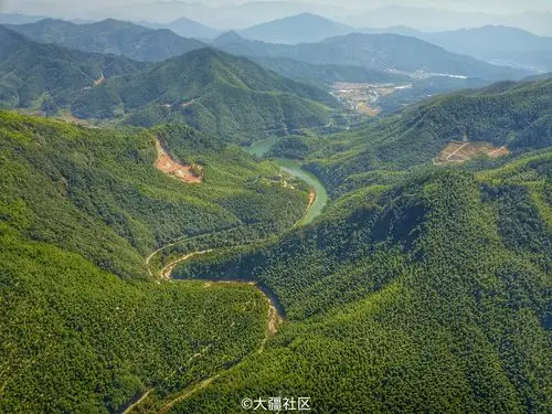 秋天里的大山深处_龙泉航拍