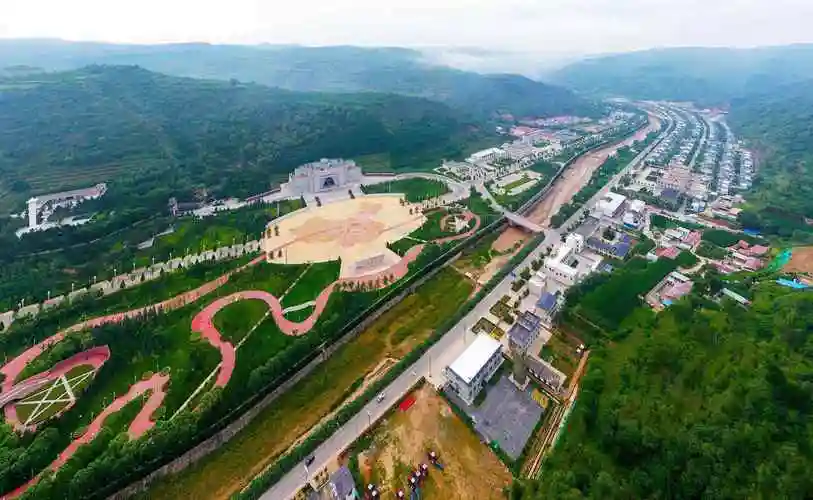 庆阳是甘肃省唯一的革命老区,在这片红色热土上铸就了以"面向群众