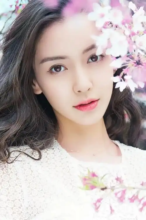 杨颖五官精致卡姿兰大眼睛