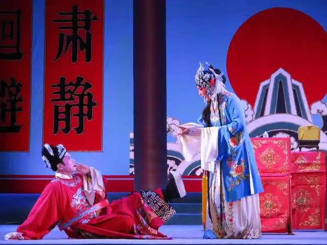 曲剧《陈三两》