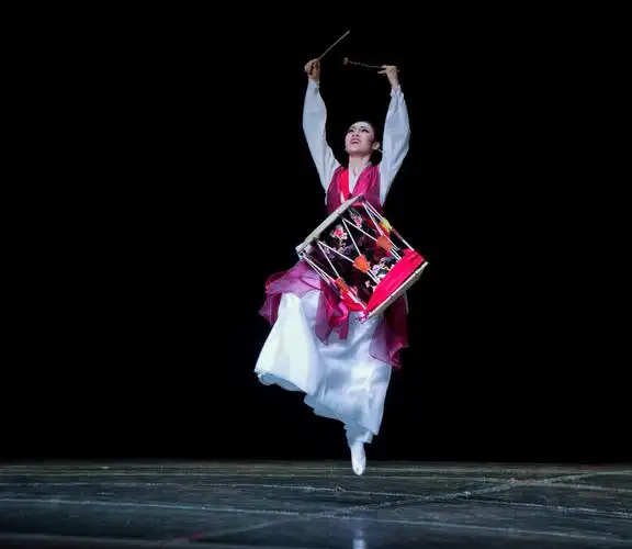朝鲜族女子独舞《长鼓舞》舞者:张俏