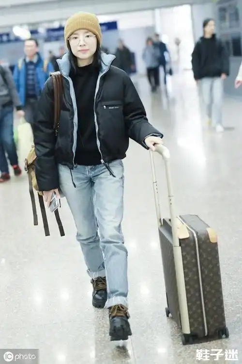 军绿色短裤搭配登山鞋好吗(绿色登山鞋搭配什么颜色牛仔裤)-鞋子迷