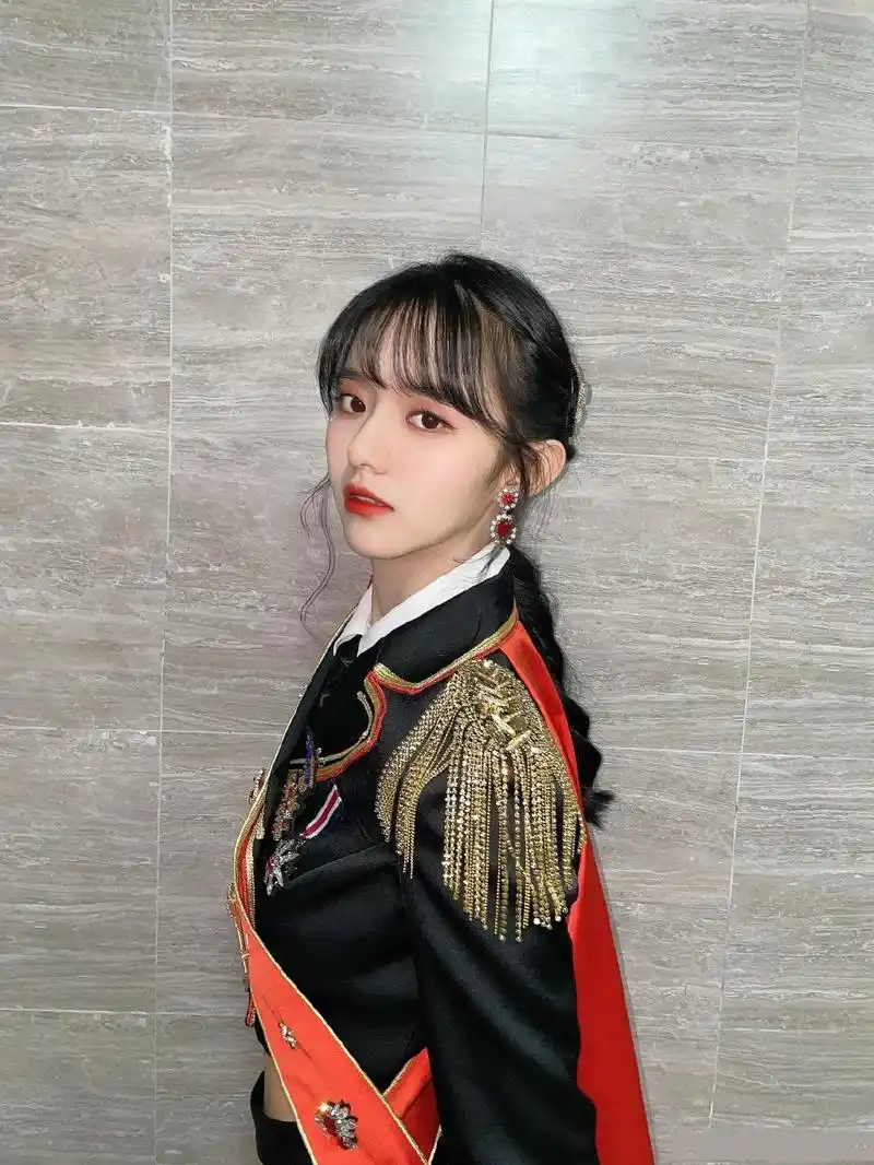 美女艺人snh48姜杉迷人美照欣赏