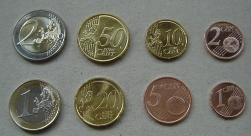 法国使用欧元 5欧元是最小纸币面额,5欧元以下均为硬币 2欧元 1欧元