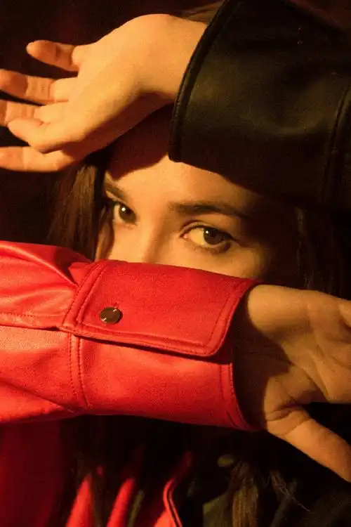 卢靖姗妩媚冷艳时尚写真大片