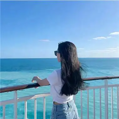 高清好看的蓝色系海边唯美女头图片 最新优质氛围感气质女头像_女生