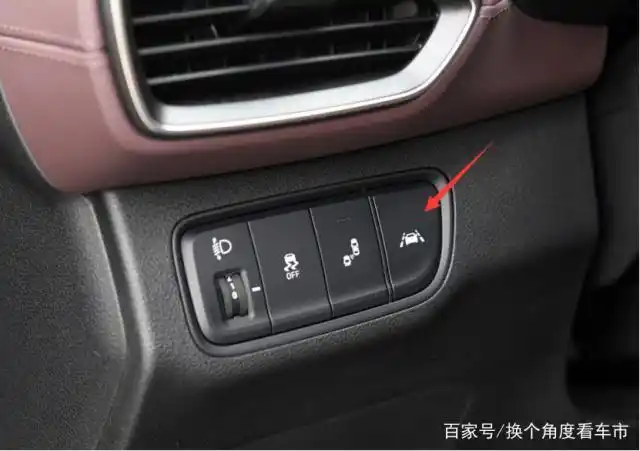 (红色箭头为车道保持功能按键)