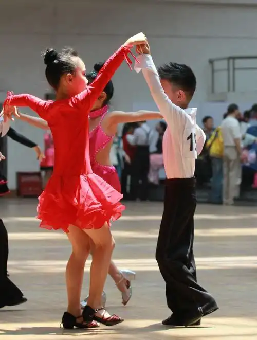 一组少儿拉丁舞