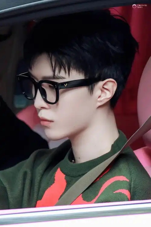 范丞丞 fcc 侧脸太绝了