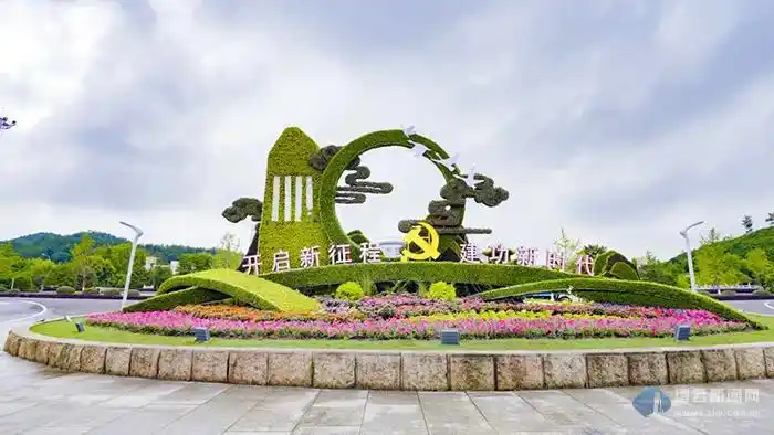 缙云:绿雕景观扮靓街头 鲜花盛景喜迎建党百年
