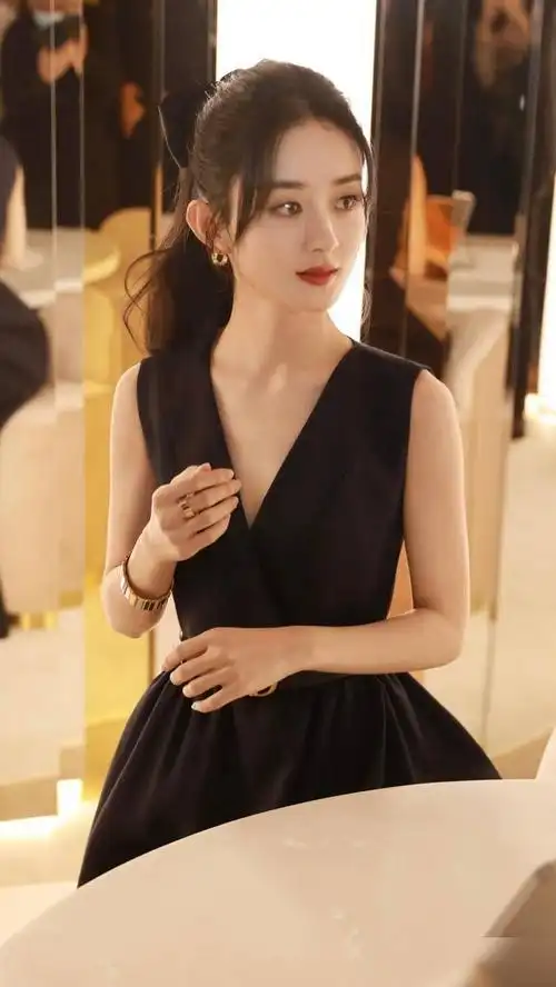 演员赵丽颖国民女神甜美清纯演技出众来看美照