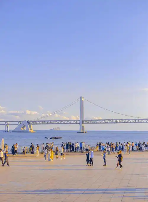 大连星海广场傍晚风光