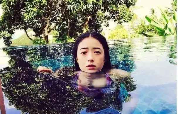 40岁的蒋欣才是"人间尤物",当看到她泳装照的那一刻,美翻了!