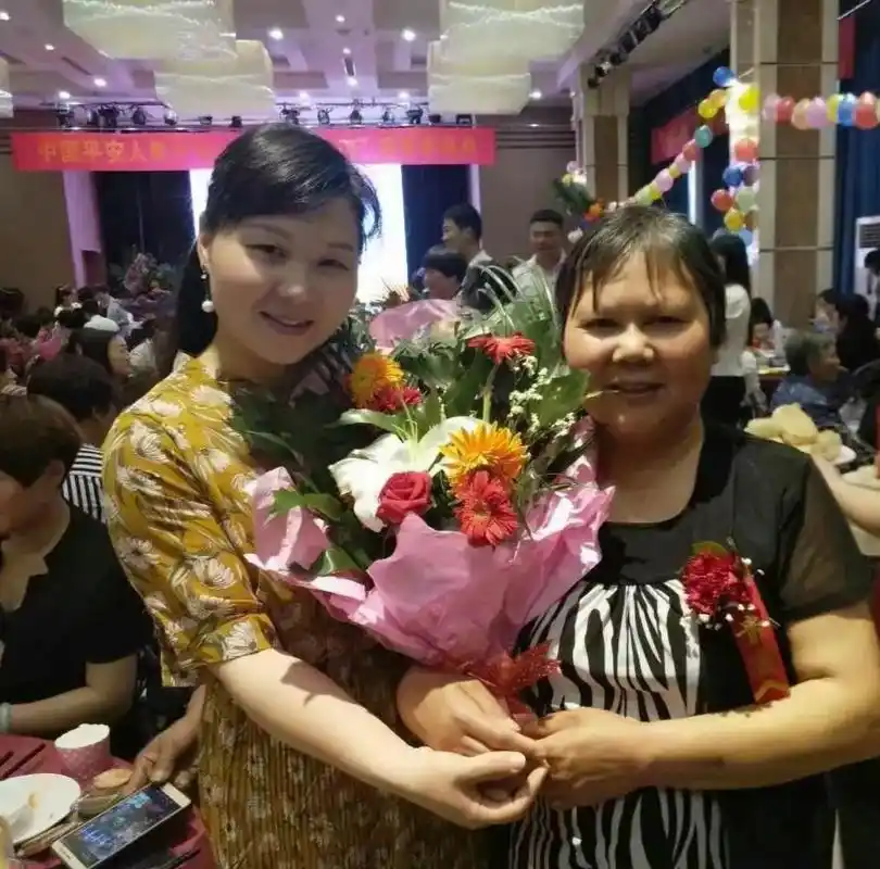 触景生情亿母容,每逢祭日愧心中,身为子女未尽孝,忠孝两全皆成 - 抖音