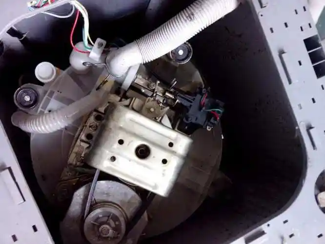 洗衣机底部怎么拆