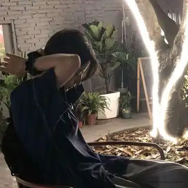 高清黑色系的冷酷压抑女头真人图片,女生头像图片