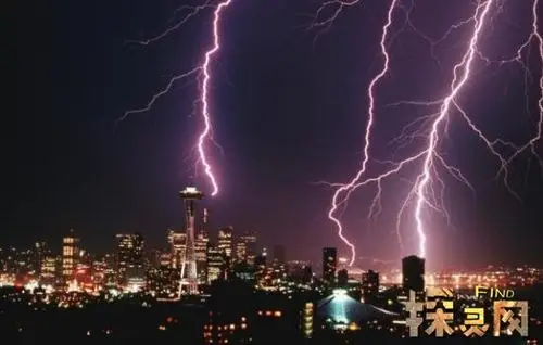 对那些患有恶劣天气恐惧症的人来说,雷电的爆炸声会使他们心跳加剧