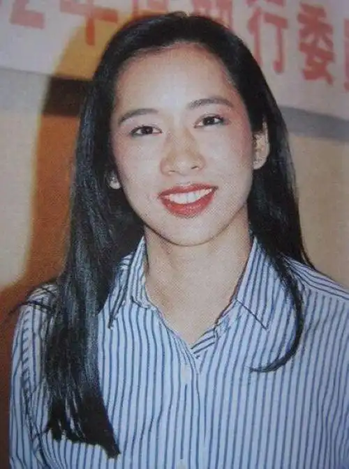 港姐朱玲玲极为罕见的老照片