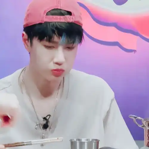 王一博奶膘真好看