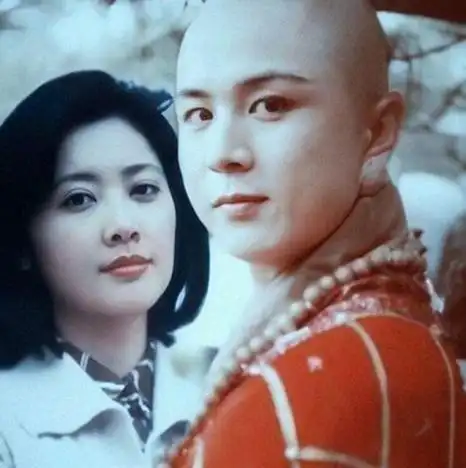 徐少华因求学离开剧组,辞演唐僧,如今62岁与妻子恩爱如初