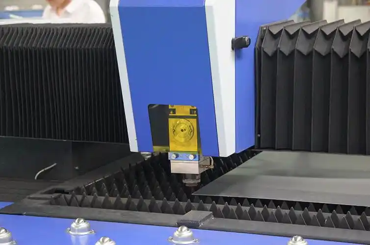 光纤激光切割机价格报价【价格同行最低】光纤金属激光切割机厂家