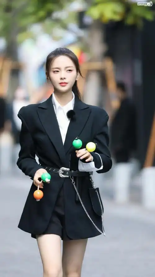 杨超越超话#杨超越神奇公司在哪里#小西装真的半永久啦@杨超越