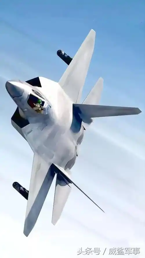 【图片】歼31海军舰载机2018年出世,战斗力能与f22抗衡,也可以跟空军