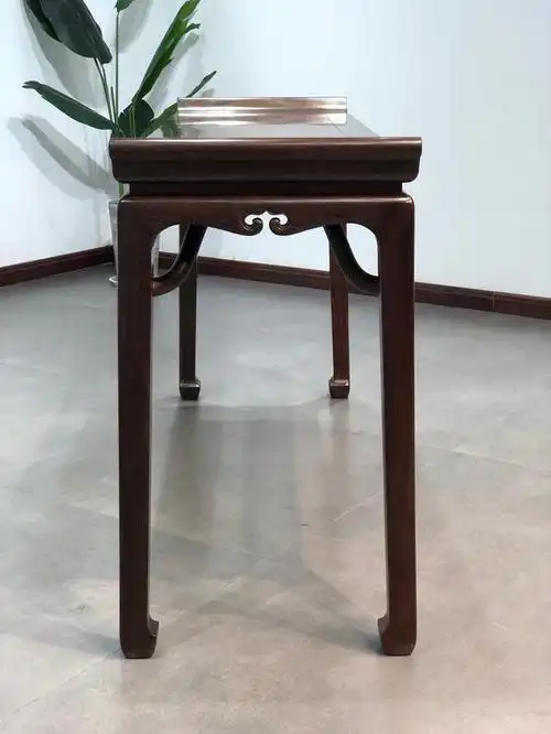 苏式有束腰马蹄脚翘头案