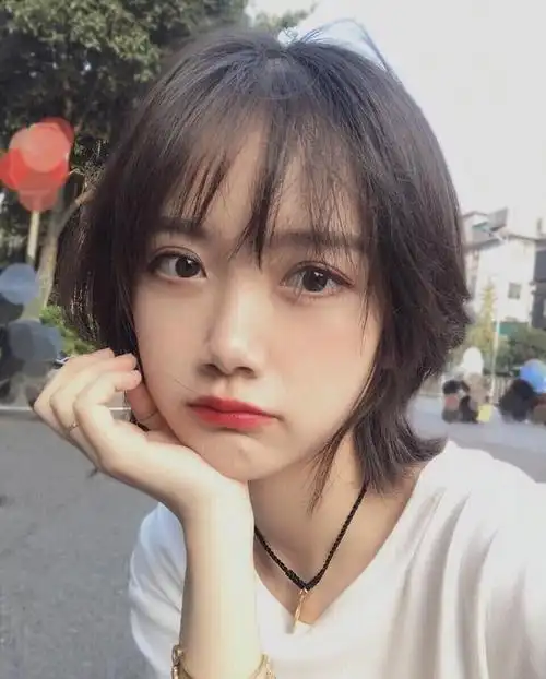 20岁左右的女生,剪什么发型好看?照着这6款剪就对了!