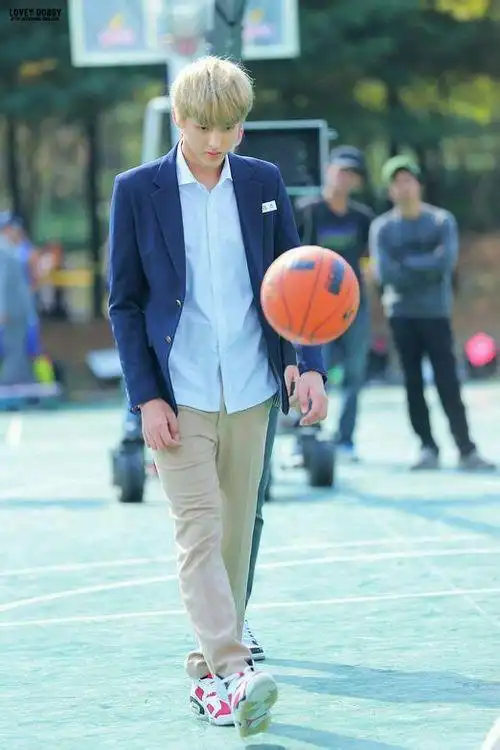 "加拿大籍华人"吴亦凡出战名人赛 曾在广州7中读书