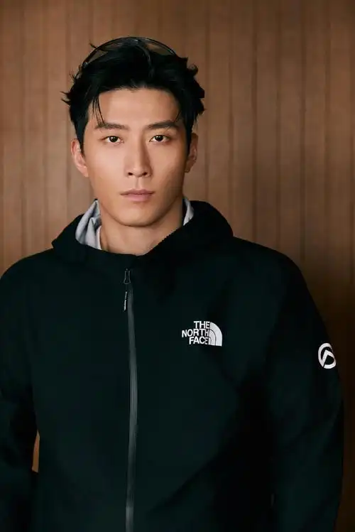 在外滩的北面攀岩节偶遇@窦骁啦～一整套都是北面呢,北面summit