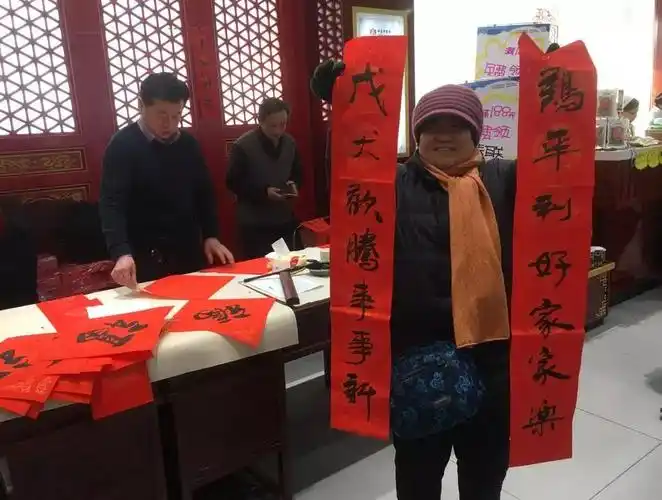 中华店,青园店,槐北店走进了今天,书法大师小分队出发了今年的对联,您