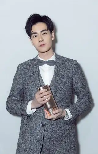 胡一天获得腾讯视频星光大赏的 2017 年度电视剧潜力男演员奖.