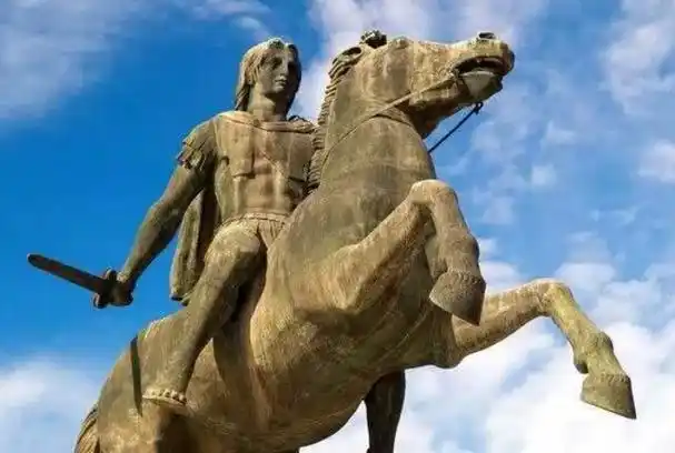 亚历山大与他的英雄梦——只带希望上路,征战如同"冒险游戏"