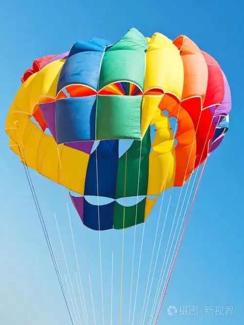 冠层的 parakiting 的降落伞