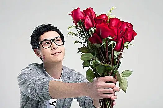 美女,赤膊,女人,拿着,红玫瑰,棚拍红玫瑰红玫瑰红玫瑰玫瑰花红玫瑰红