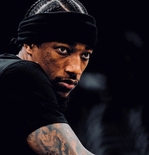 德罗赞更新ins晒个人帅照配鸡汤文:我专注于自己