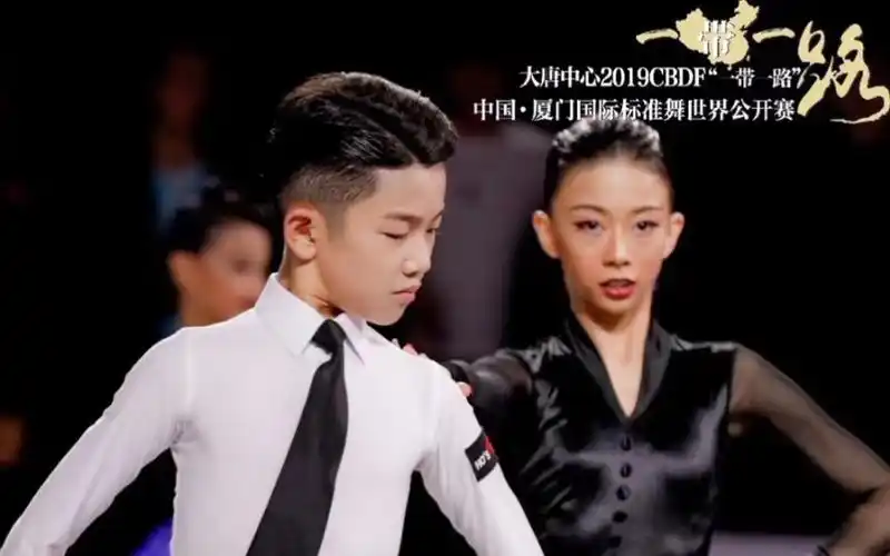 宝藏男孩王崇墨气质女孩李茉晗