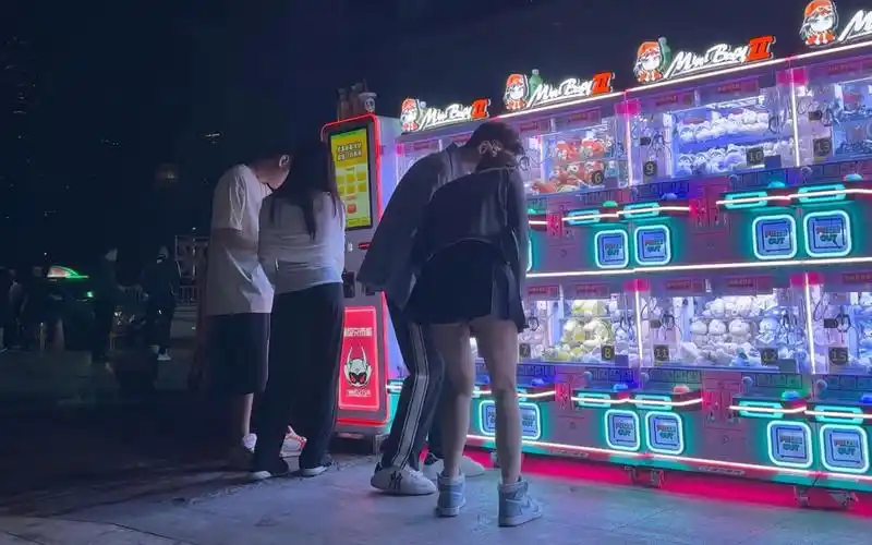 街拍4k:酒吧美女真多(广东省深圳市福田区cocopark20230401)