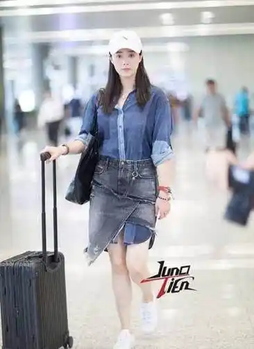 蒋欣最近因为在《欢乐颂2》里的演技太好,又征服了一大波观众,不过