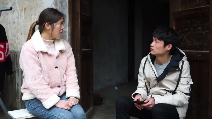 老公偷懒玩手机,媳妇讲故事教育老公,真是太有才了