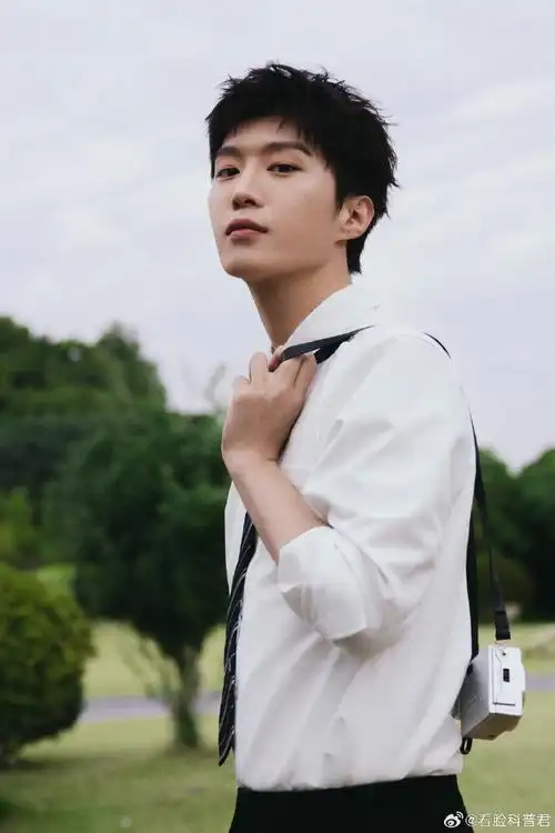 #范丞丞男友感##范丞丞制服照#